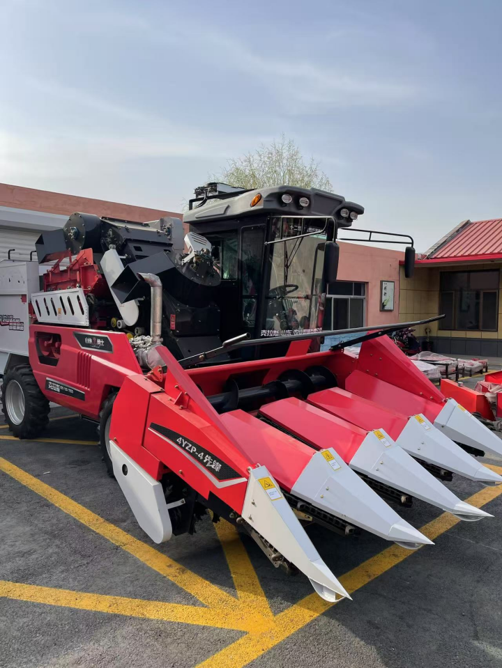4Rows Corn Combine Harvester 2